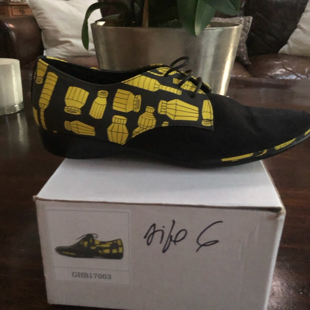 Women’s Black and Yellow Athletic Lace-Up Shoes Grape Vine hand made